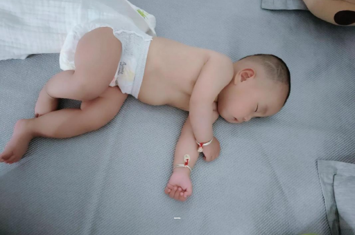 安陆宝宝脸上有白色斑块 安陆宝宝脸上有白色斑块